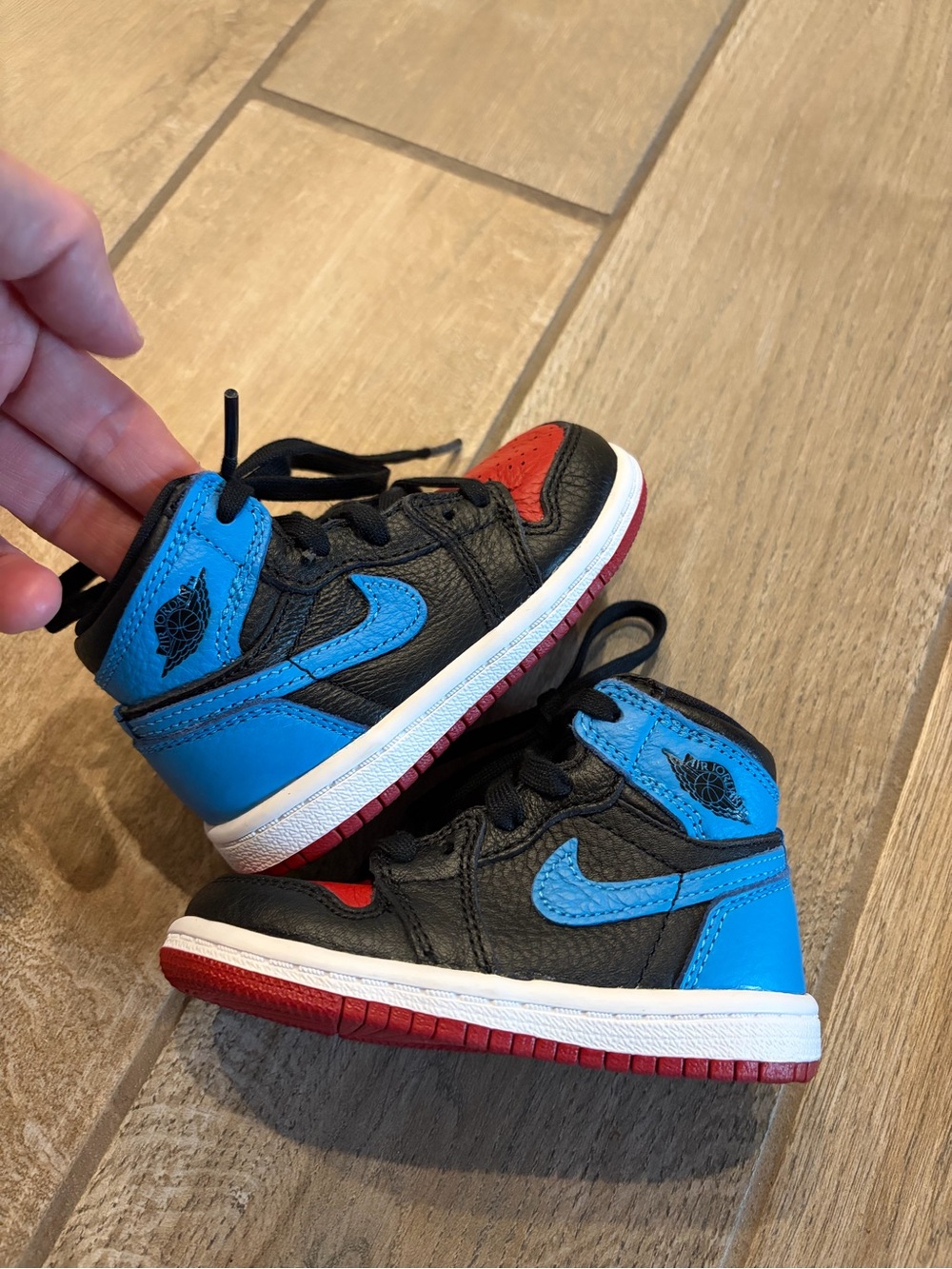 Air Jordan 1 Retro High OG UNC to Chicago sneakers toddler size 6